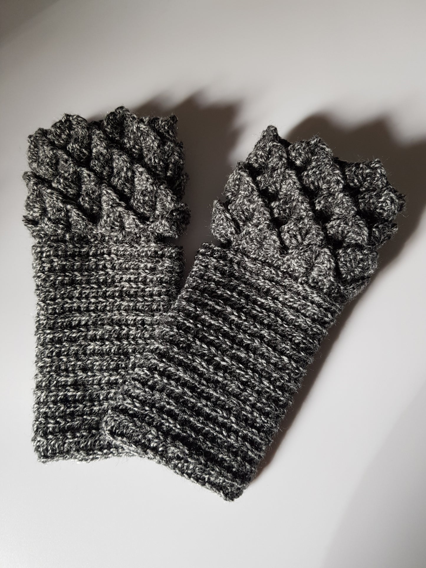Dragonscale Fingerless Gloves