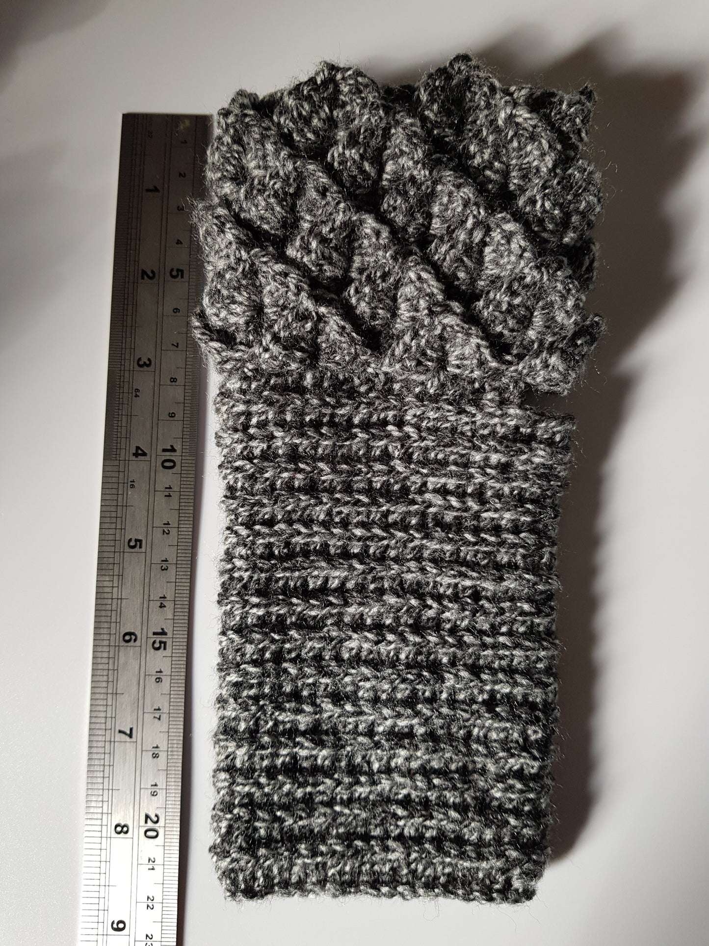 Dragonscale Fingerless Gloves