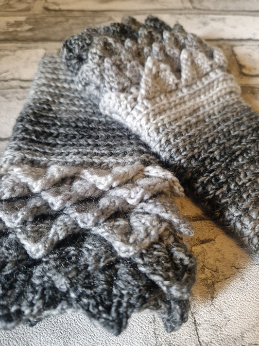 Dragonscale Fingerless Gloves