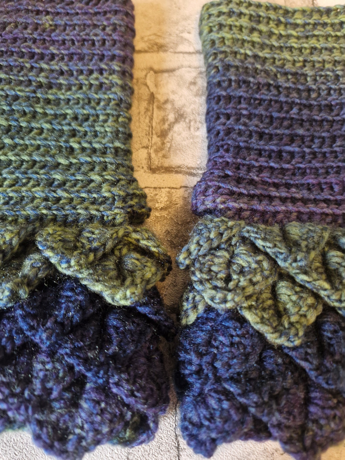 Dragonscale Fingerless Gloves