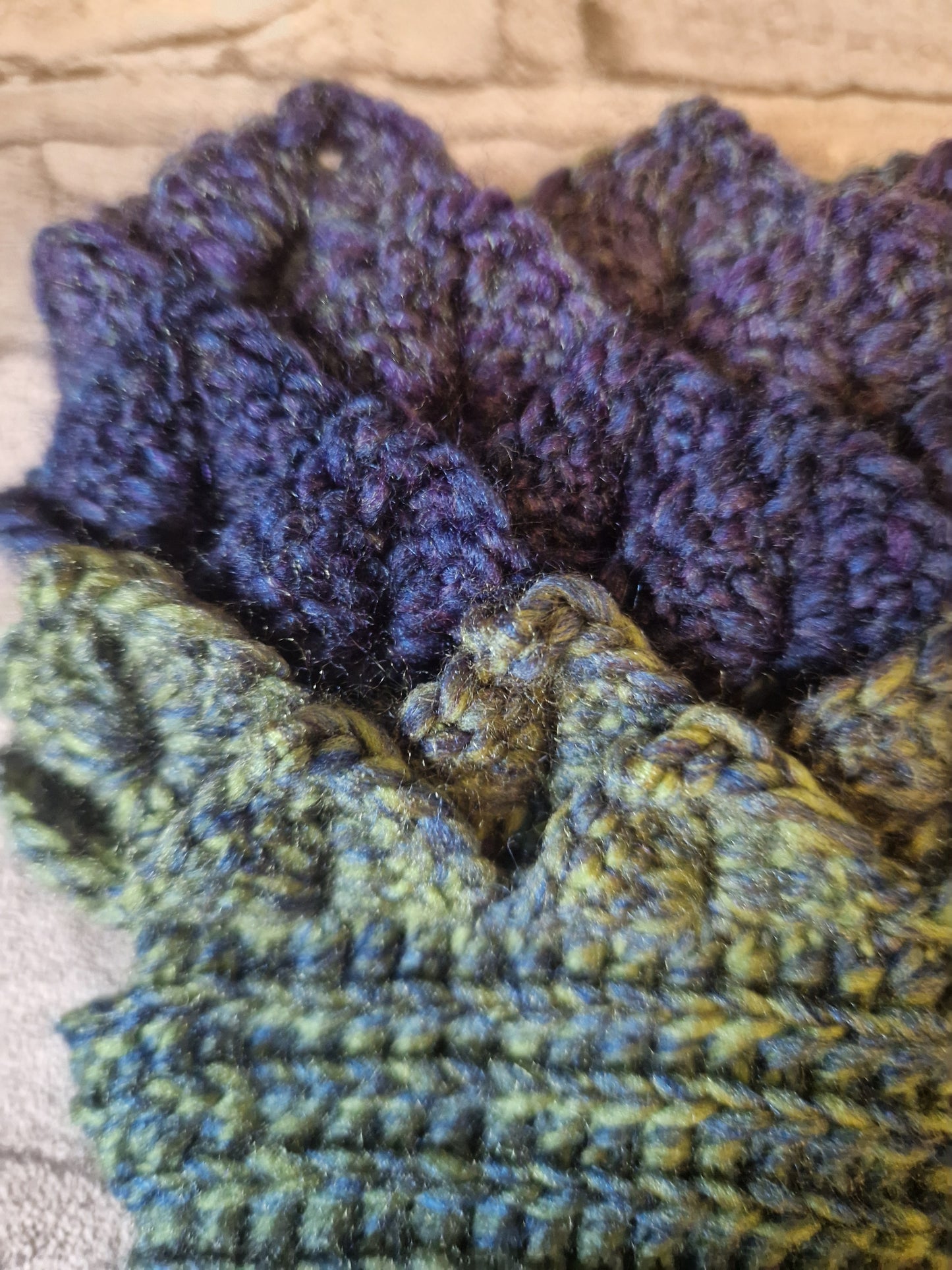 Dragonscale Fingerless Gloves