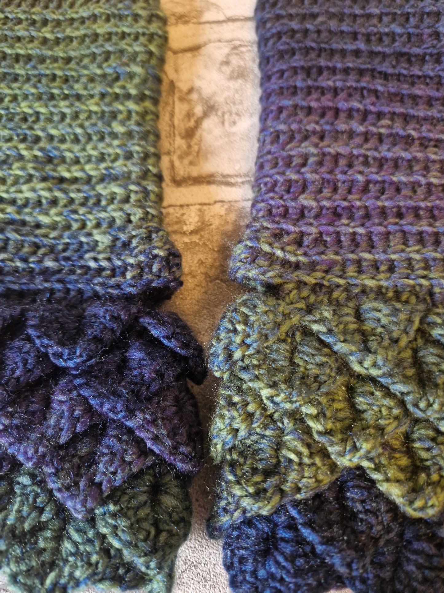 Dragonscale Fingerless Gloves