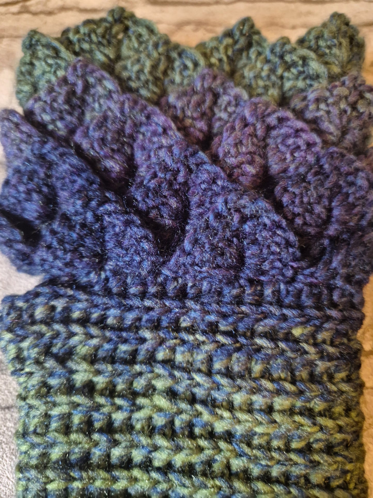 Dragonscale Fingerless Gloves