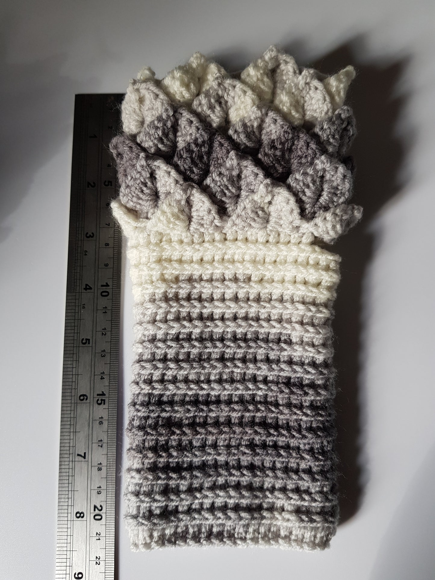 Dragonscale Fingerless Gloves