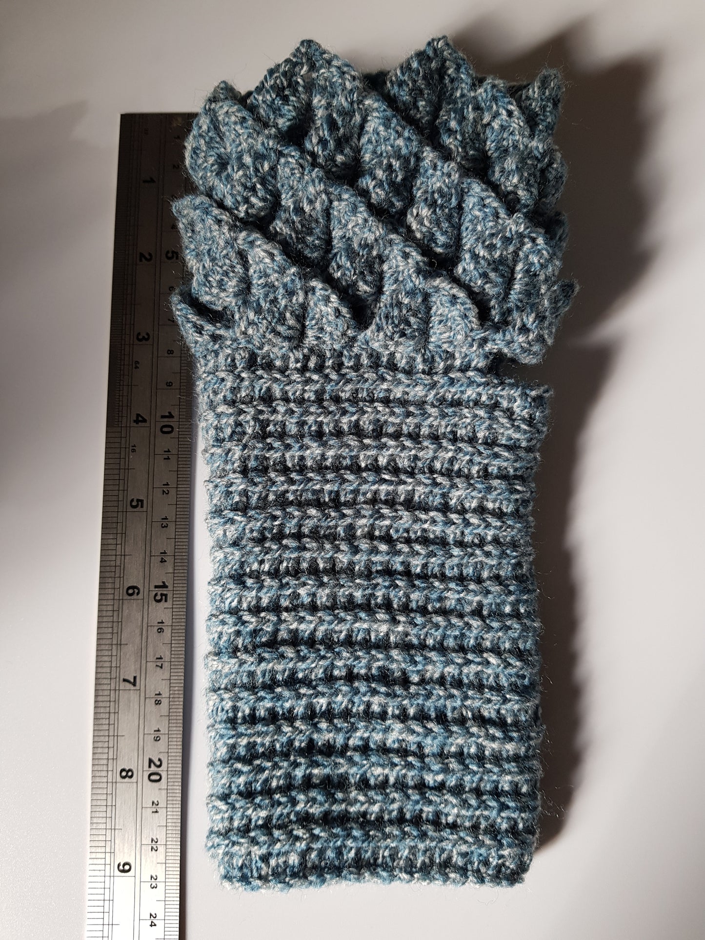 Dragonscale Fingerless Gloves