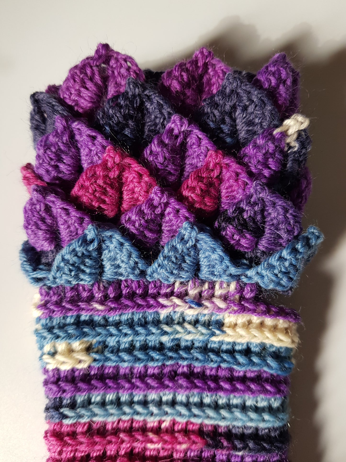 Dragonscale Fingerless Gloves