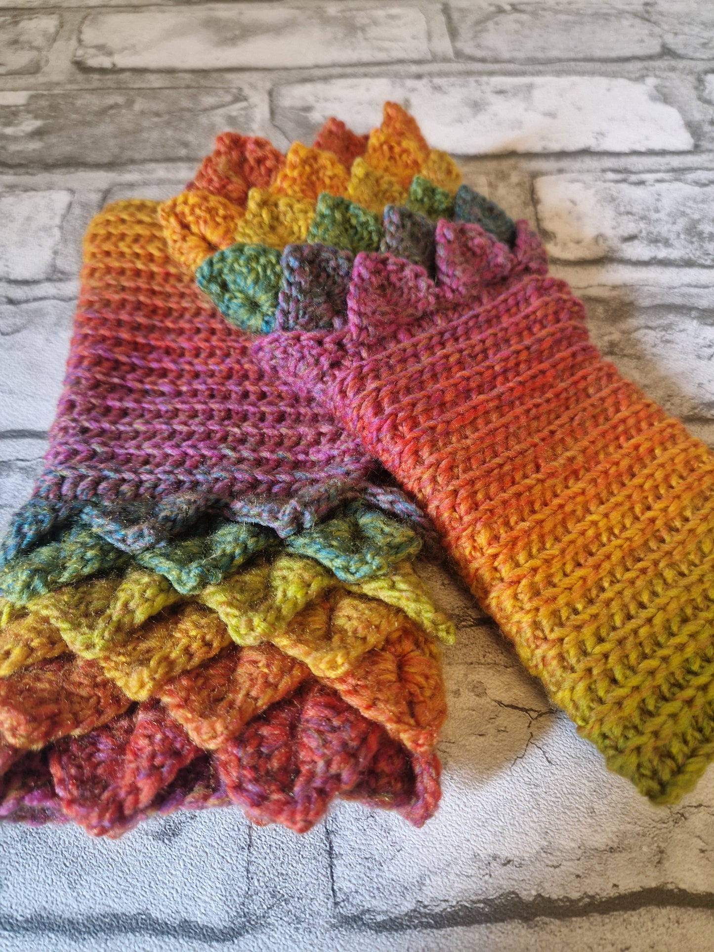 Dragonscale Fingerless Gloves