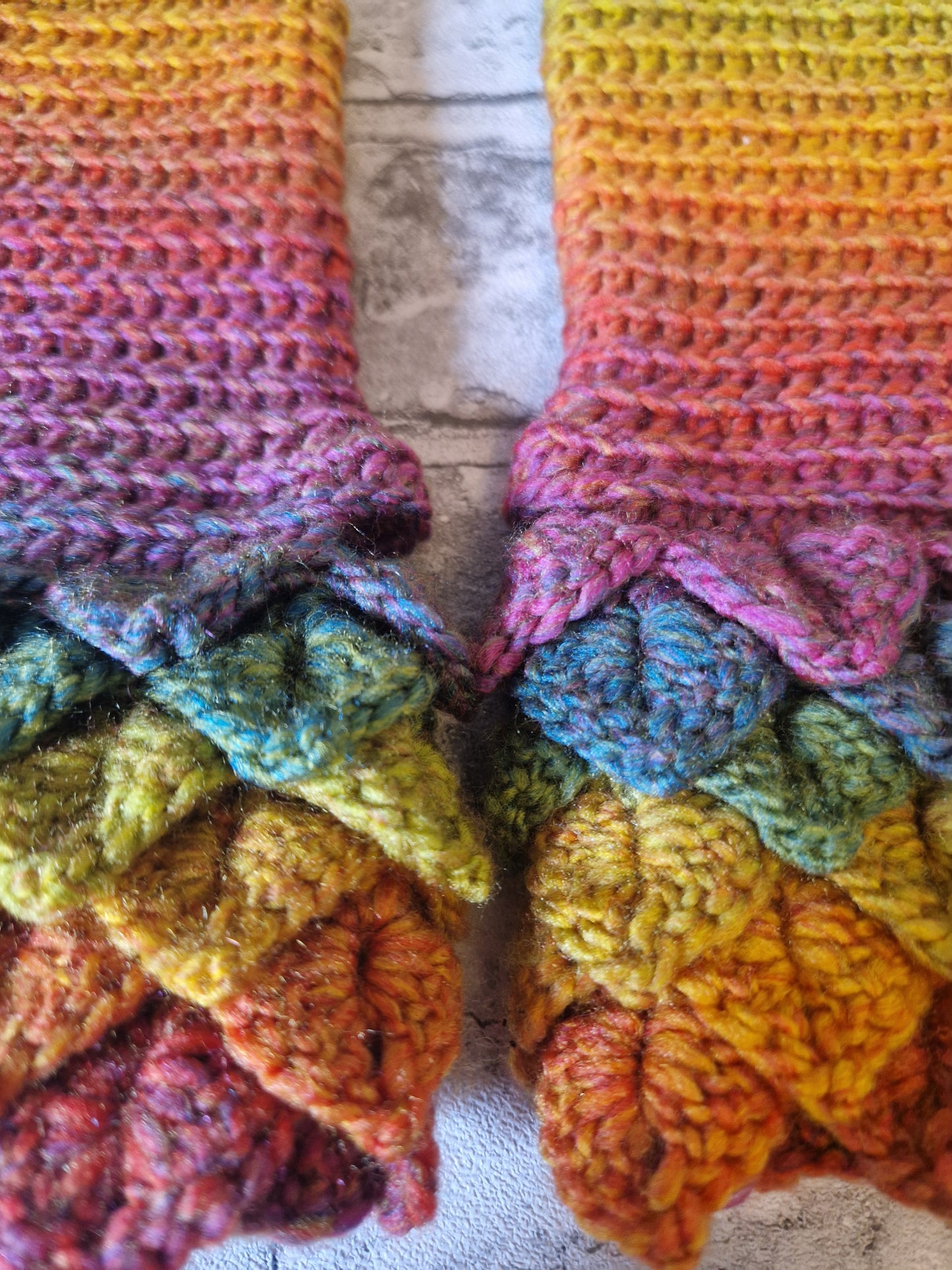 Dragonscale Fingerless Gloves