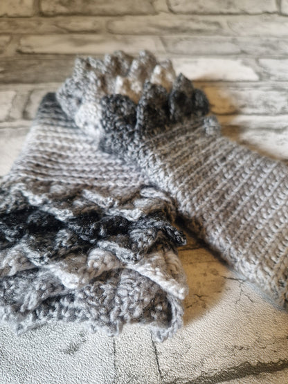 Dragonscale Fingerless Gloves
