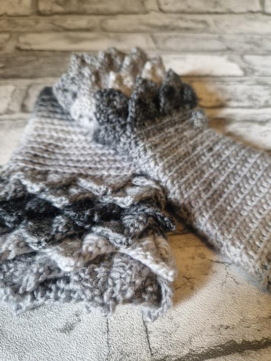 Dragonscale Fingerless Gloves