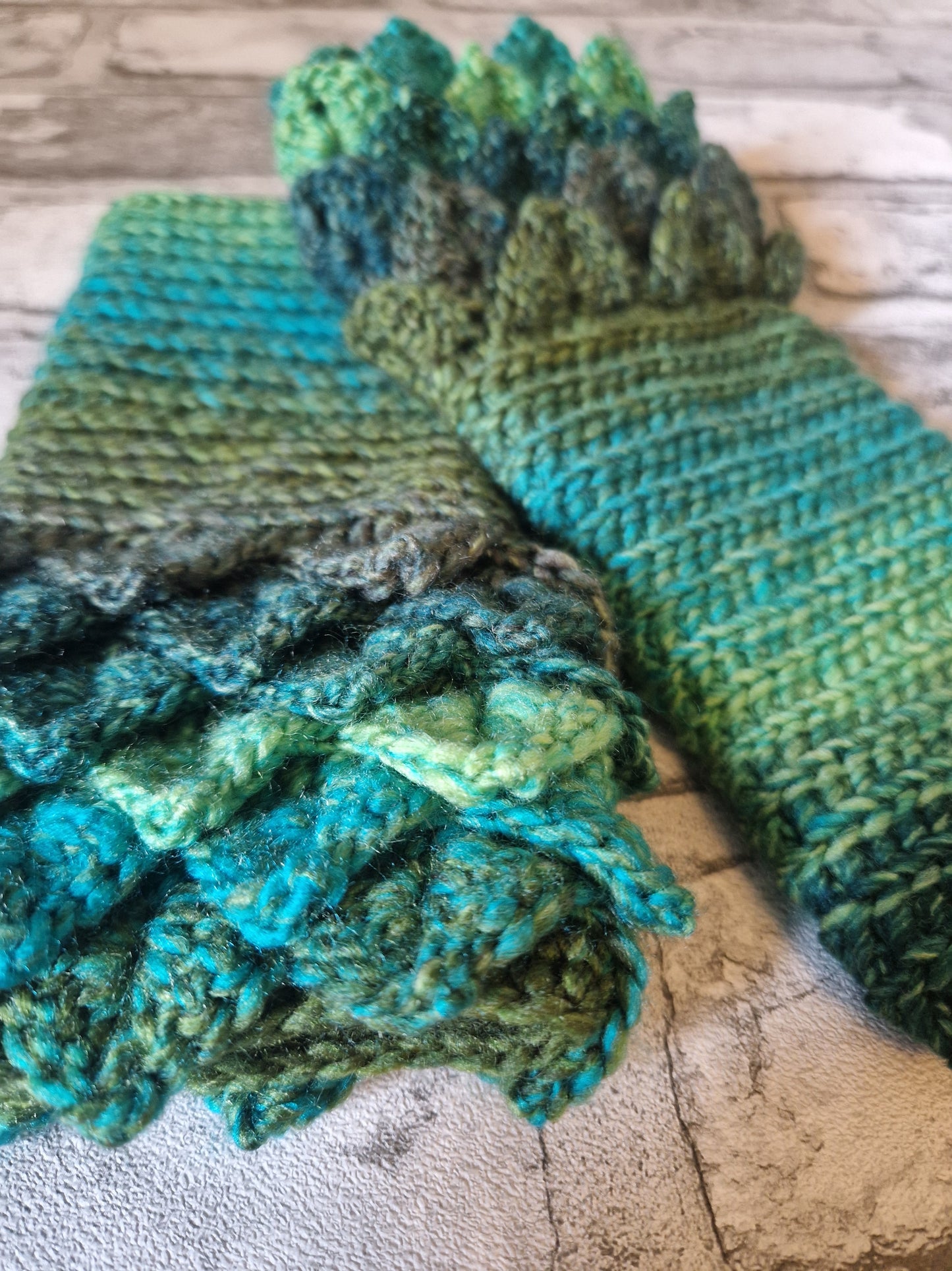 Dragonscale Fingerless Gloves