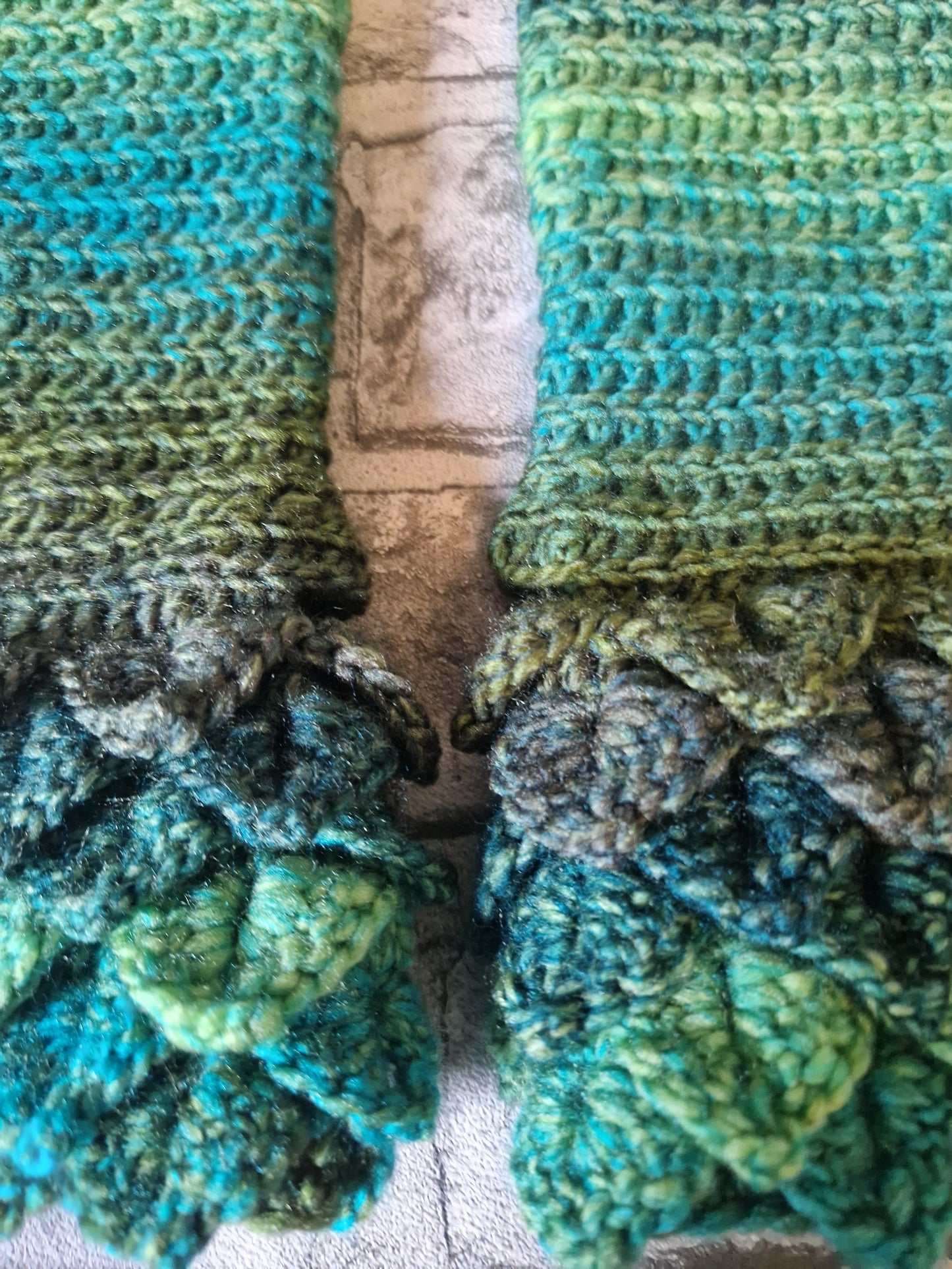 Dragonscale Fingerless Gloves