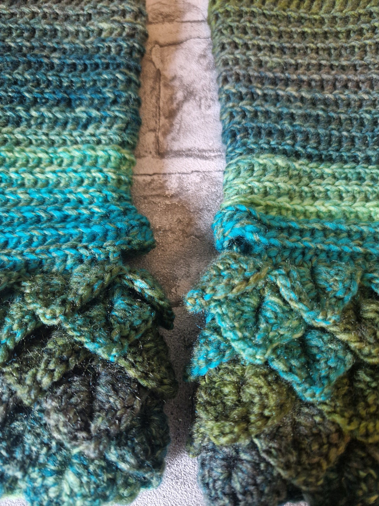 Dragonscale Fingerless Gloves