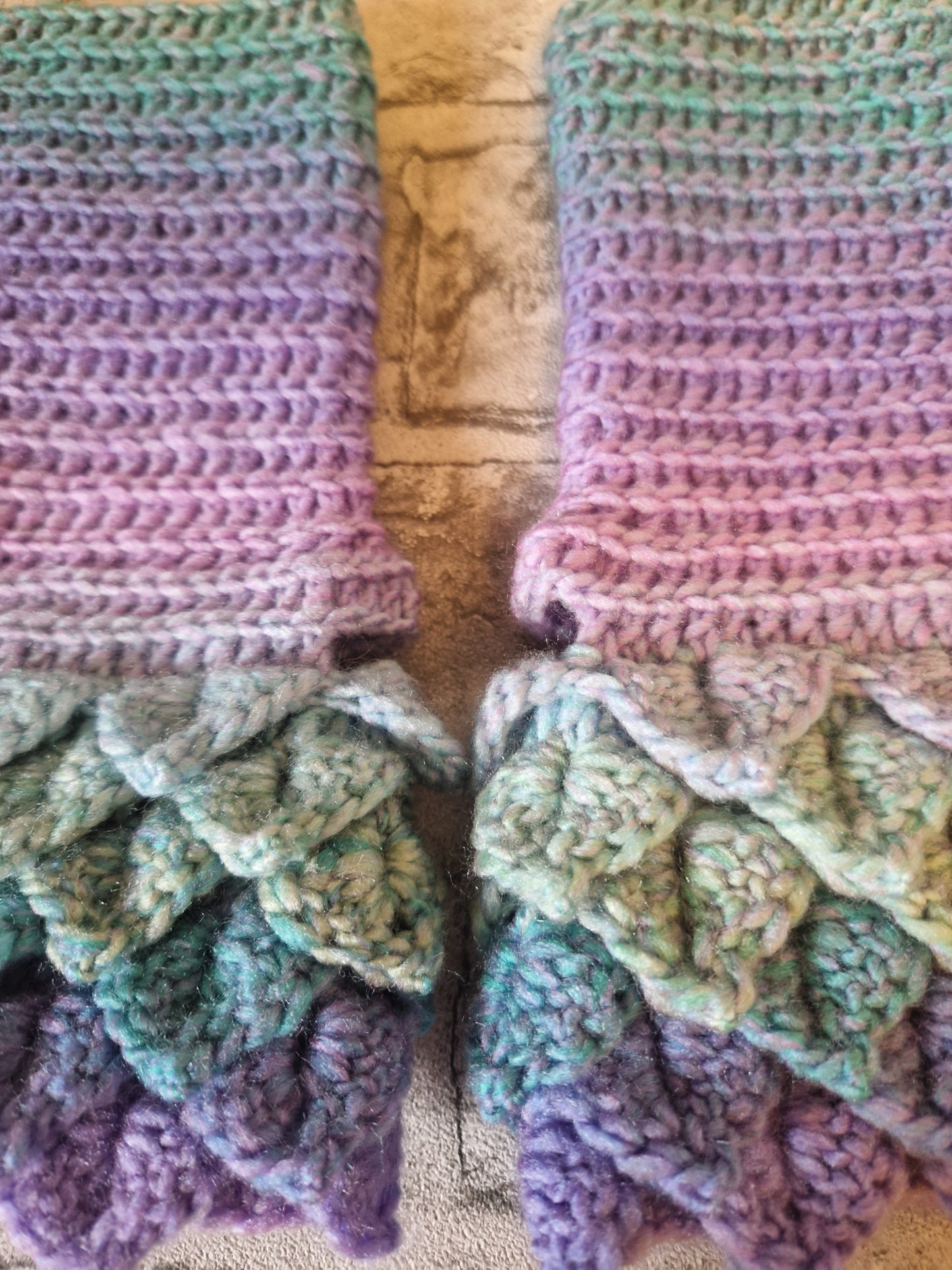 Dragonscale Fingerless Gloves