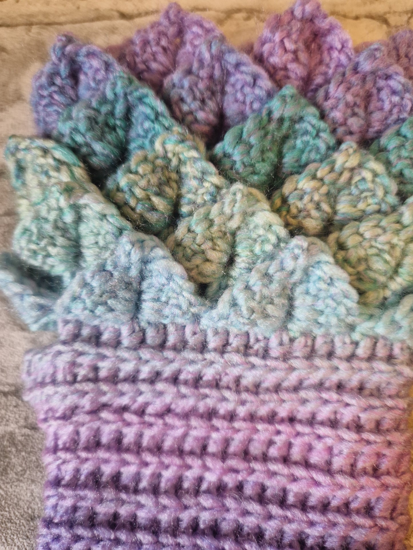 Dragonscale Fingerless Gloves