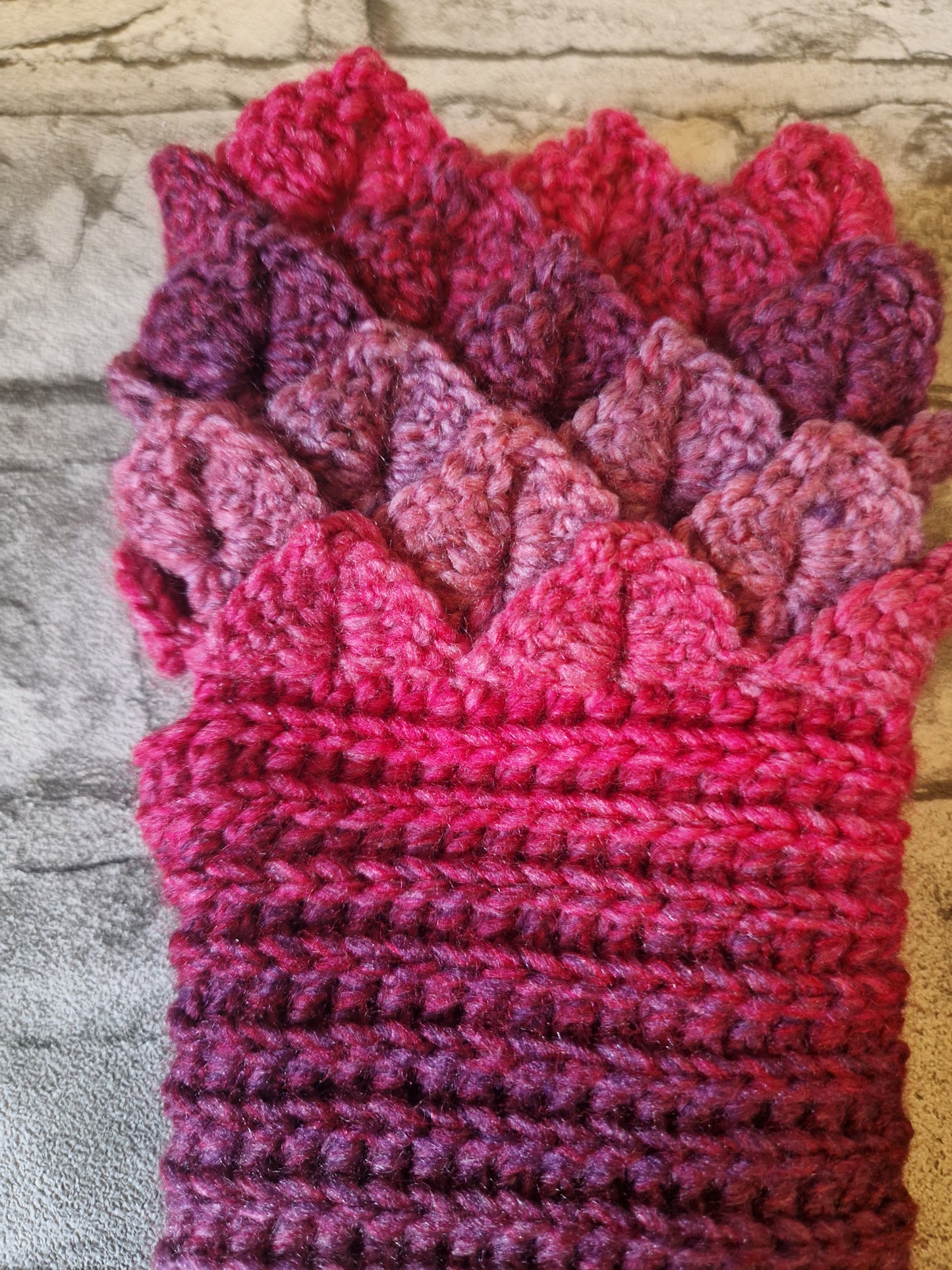 Dragonscale Fingerless Gloves