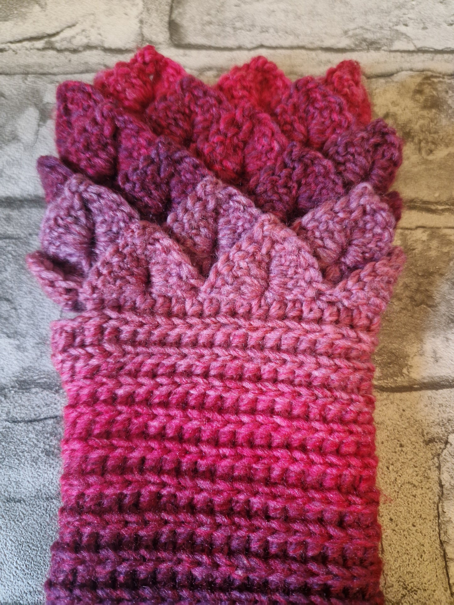 Dragonscale Fingerless Gloves